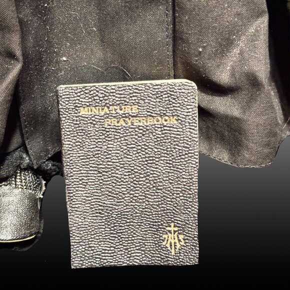 Collectible WWII era nun doll - Picture 6 of 6